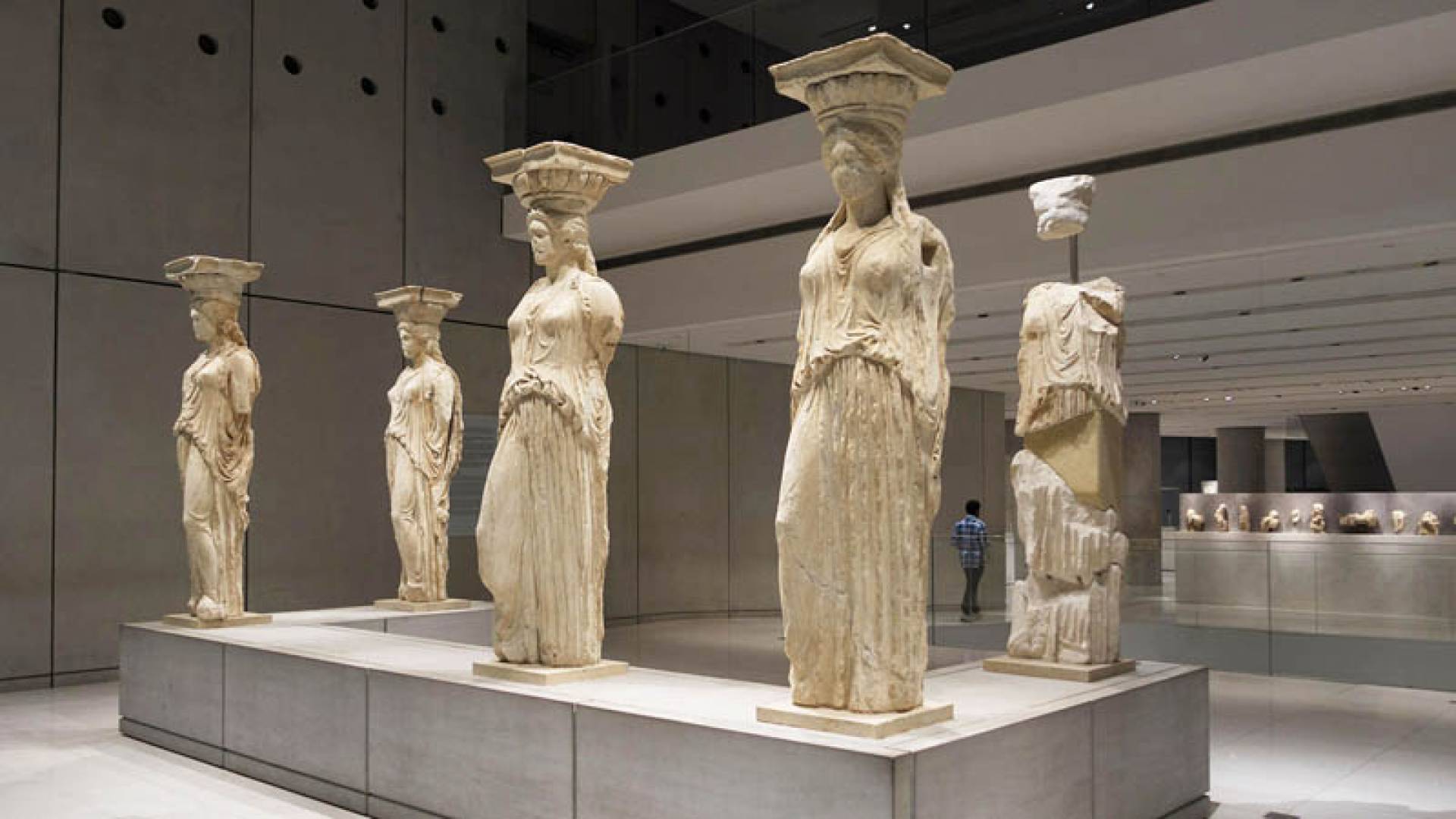 卫城博物馆, 一楼 - 雅典娜胜利女神和女像柱