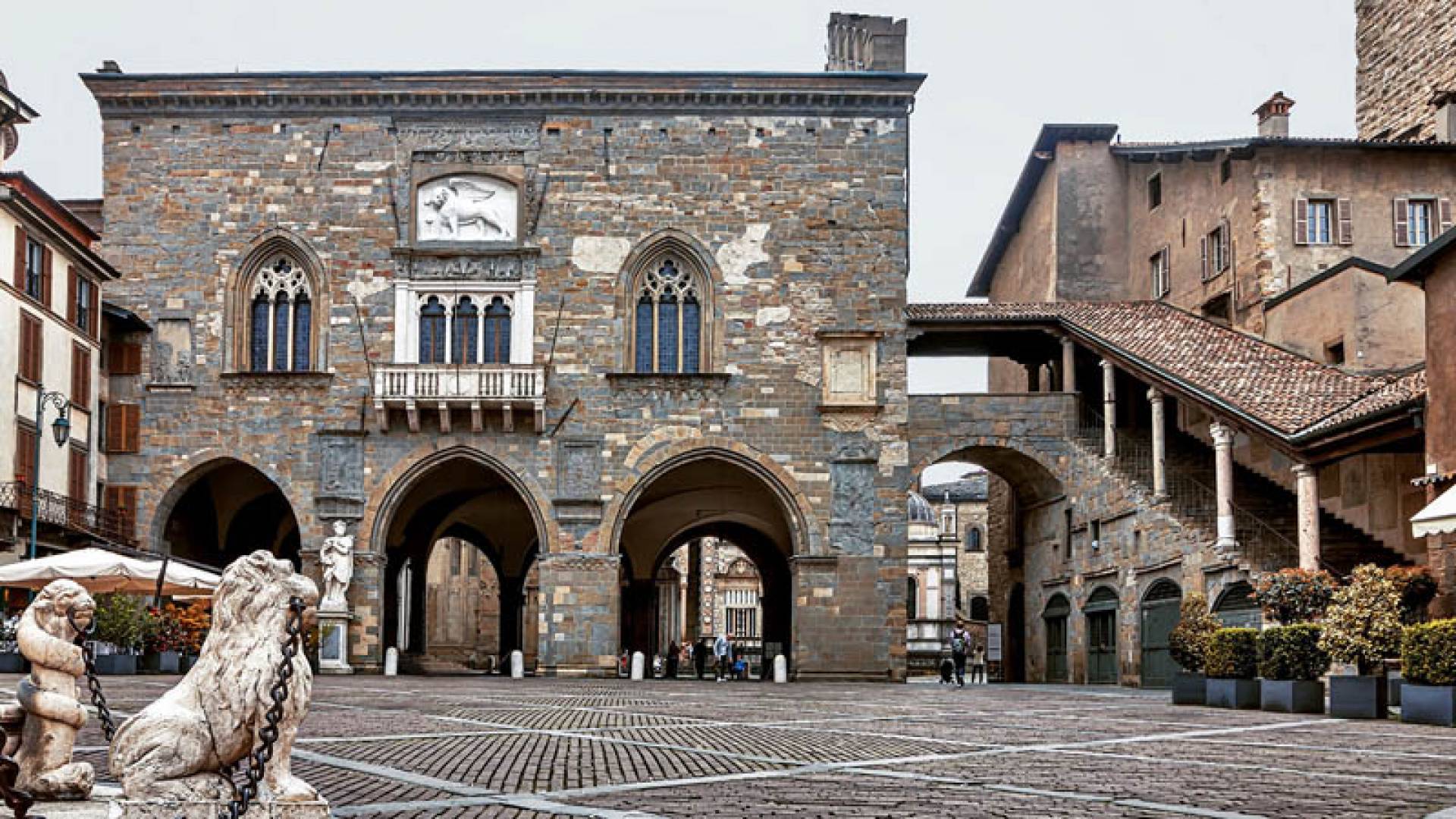 PIAZZA VECCHIA, Palazzo Della Ragione And Campanone