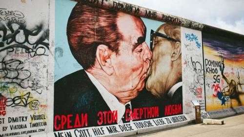 EAST SIDE GALLERY