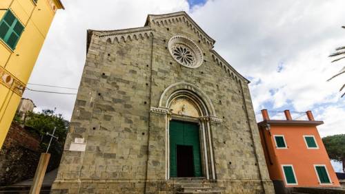 КОРНИЛЬЯ, Церковь Сан-Пьетро - Ai Voice