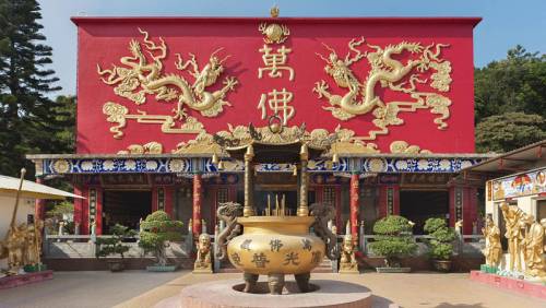 TEN THOUSAND BUDDHAS MONASTERY, Präsentation Zweiter Teil