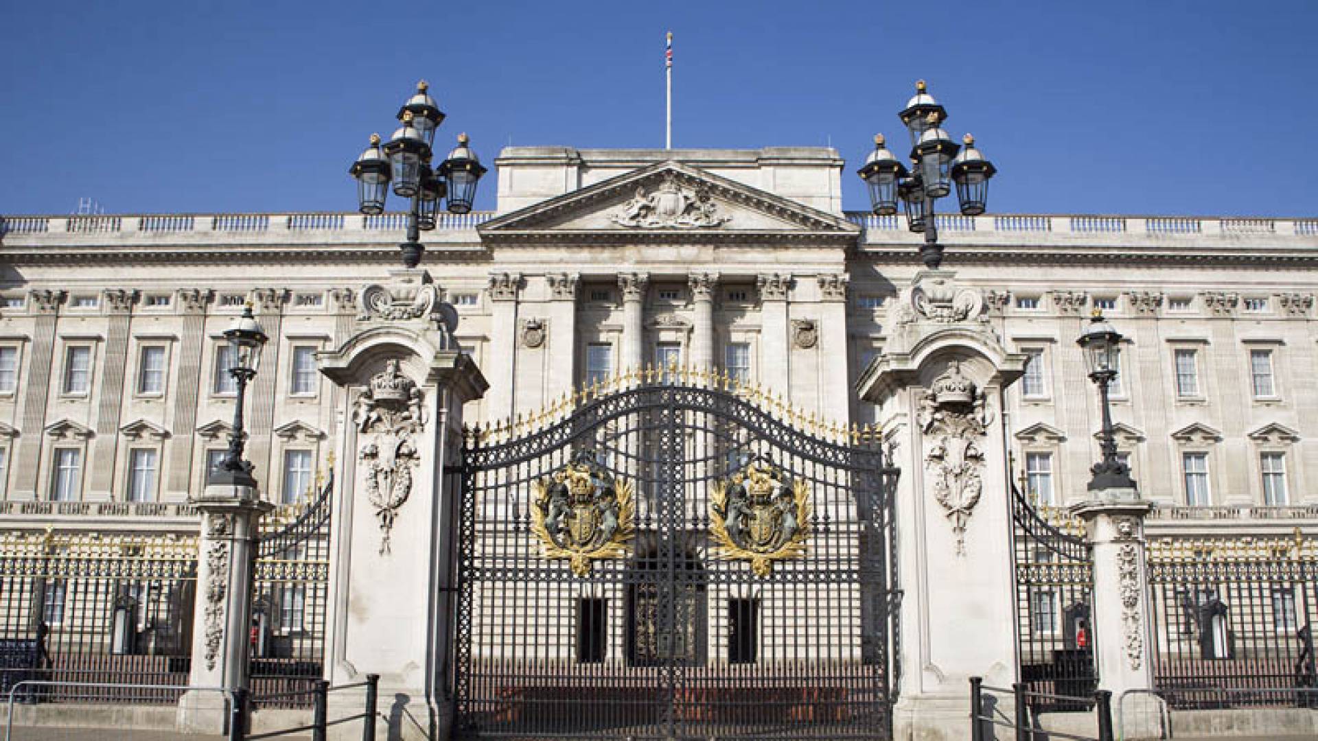 BUCKINGHAM PALACE, Introduzione