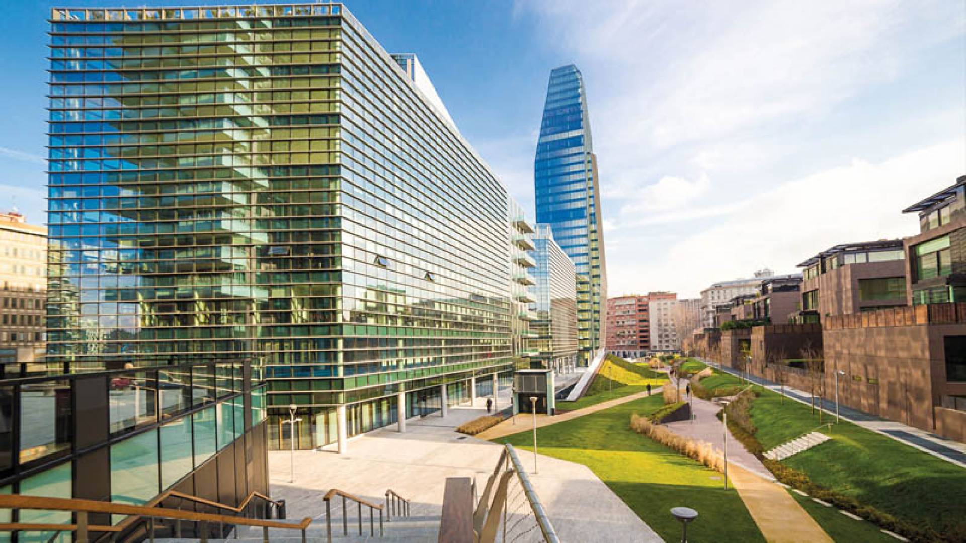 PIAZZA GAE AULENTI, Place