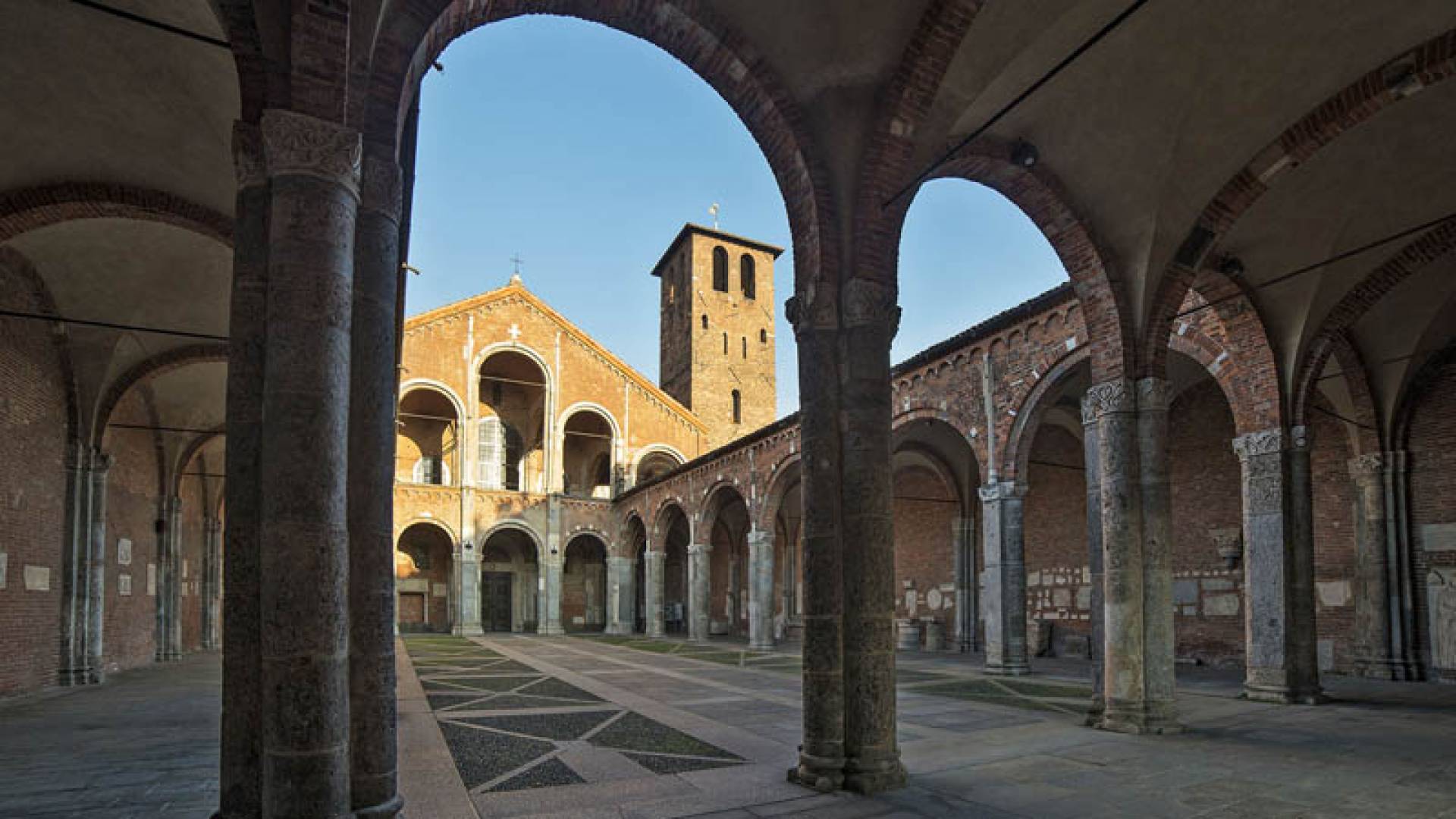 BASILICA DI SANT'AMBROGIO, Visita Esterna