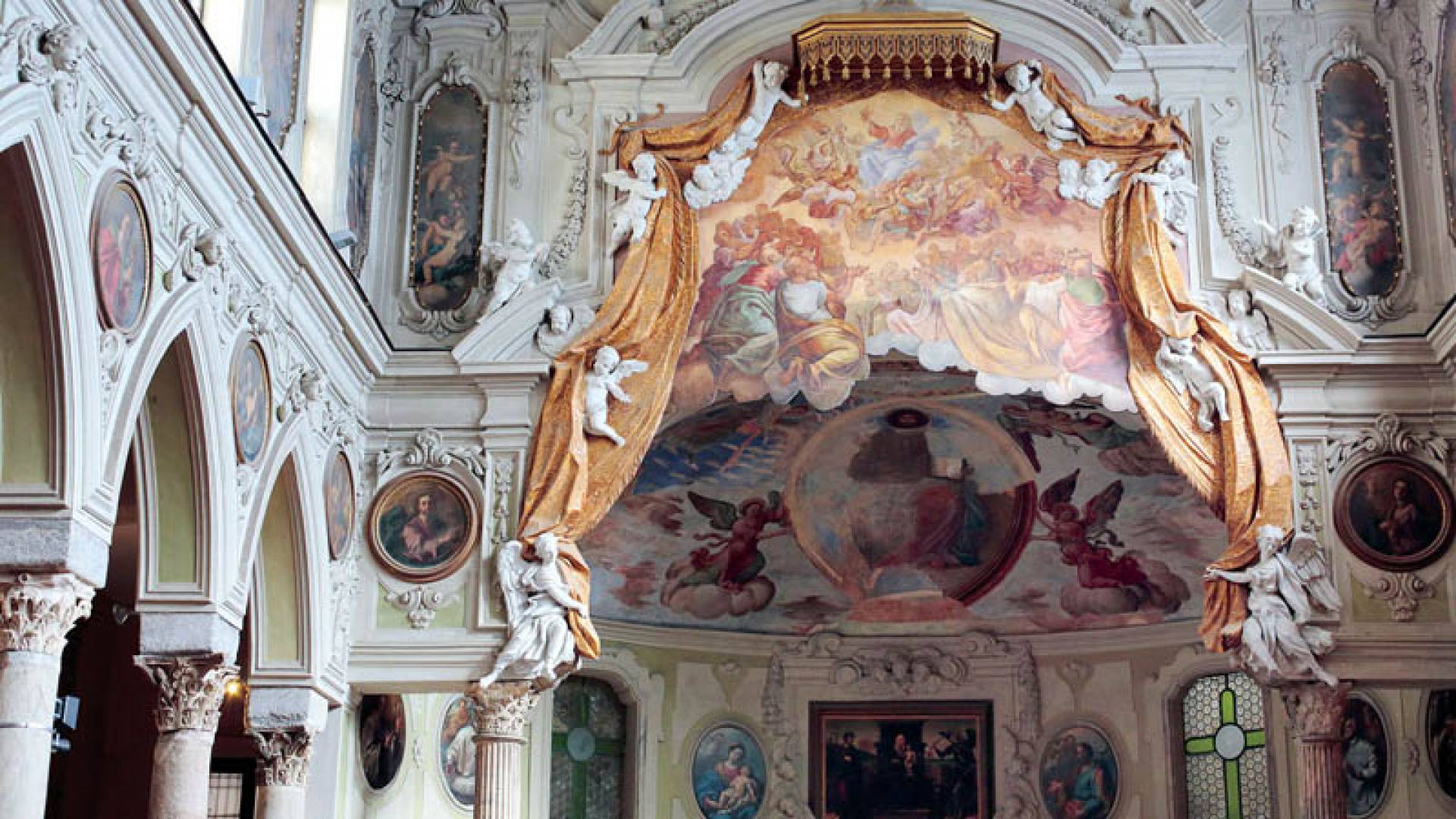 КАФЕДРАЛЬНЫЙ СОБОР, Церковь Санта-Реституита