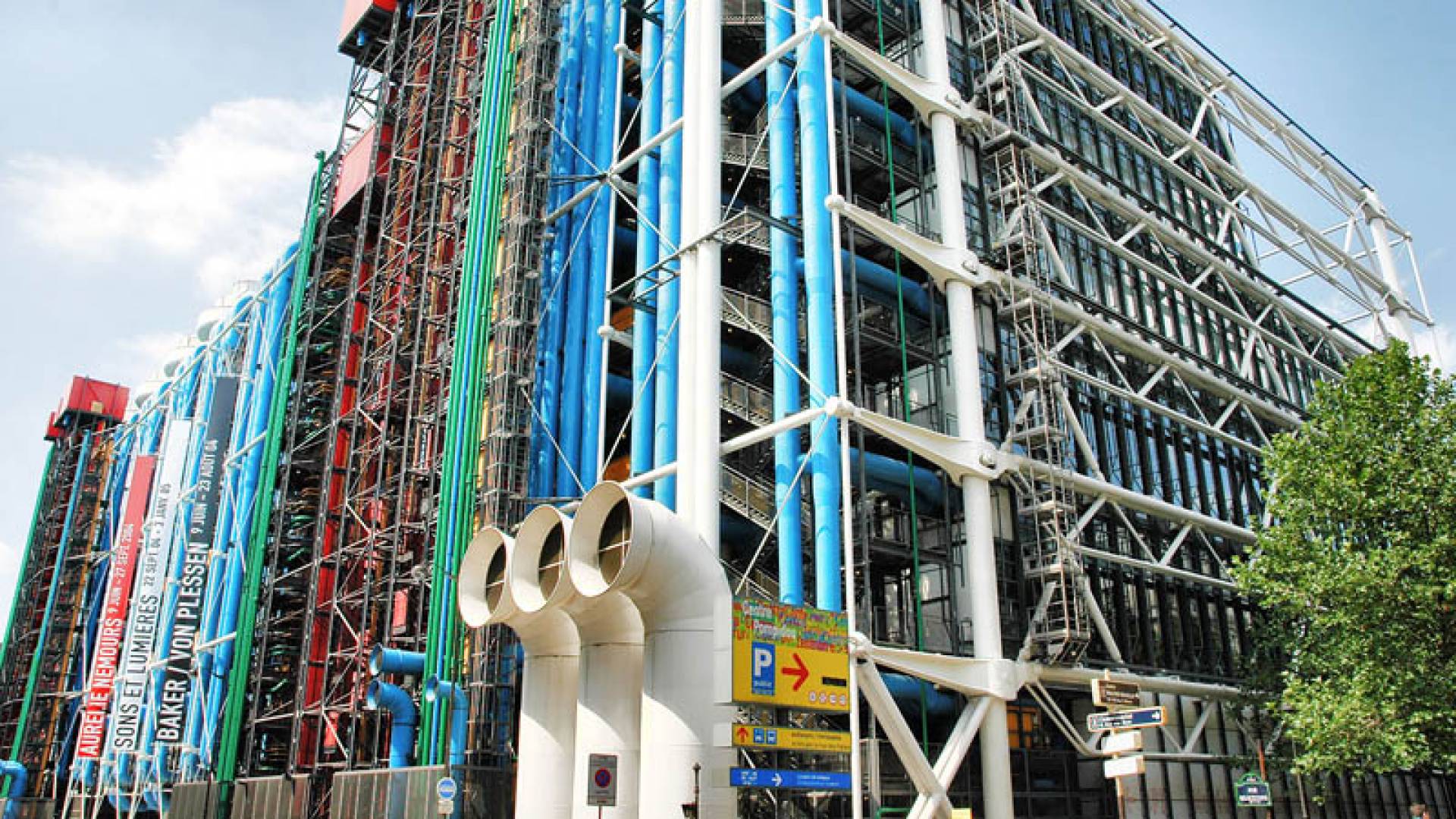 BEAUBOURG, Building