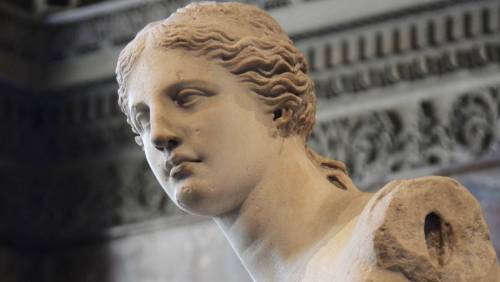 LOUVRE MUSEUM, Venus De Milo Sully Wing Hall 16