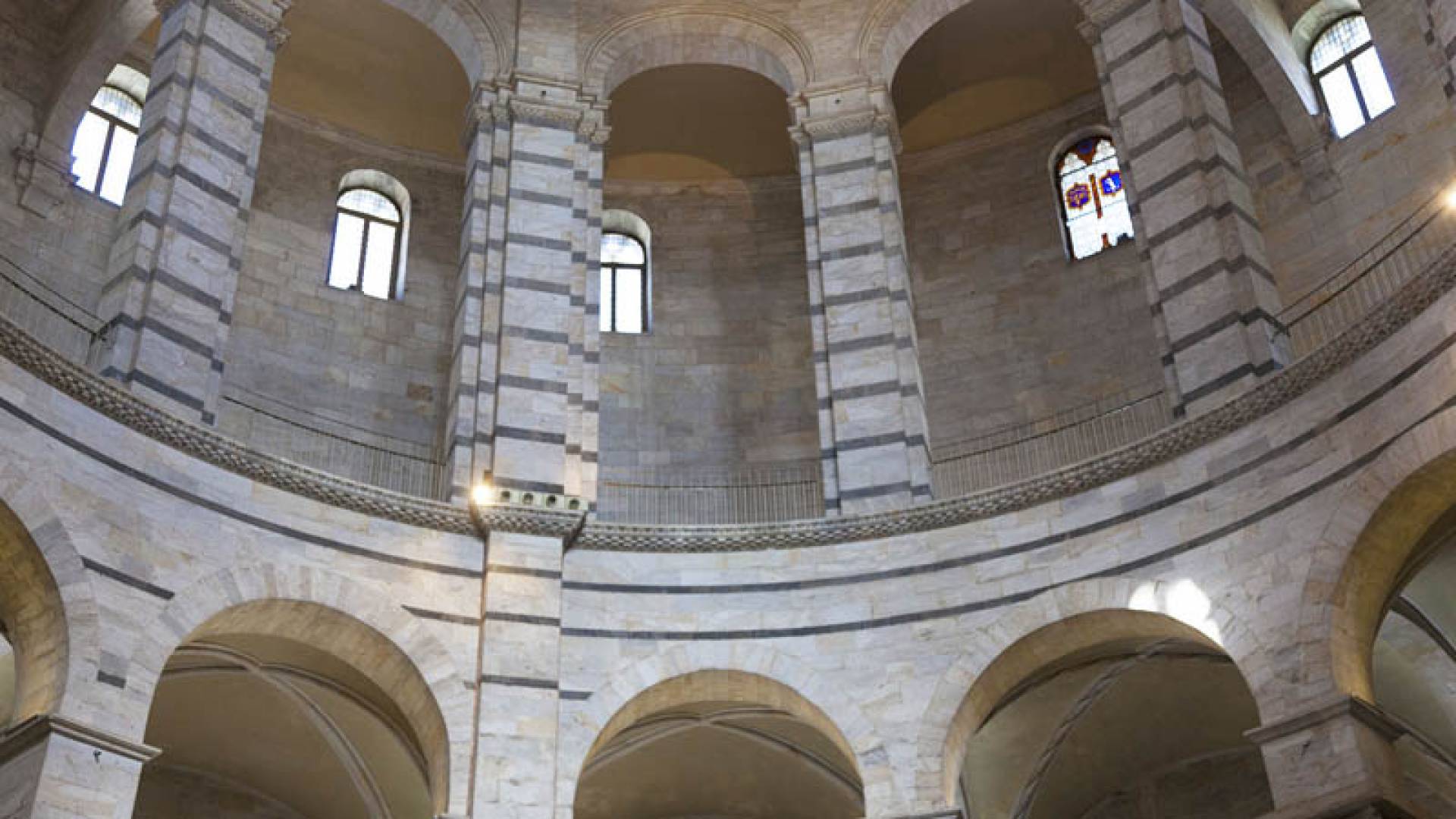 PIAZZA DEI MIRACOLI, Baptistery Interior