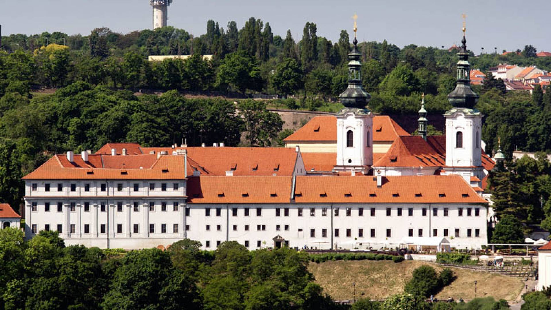 布拉格小城, 斯特拉霍夫修道院