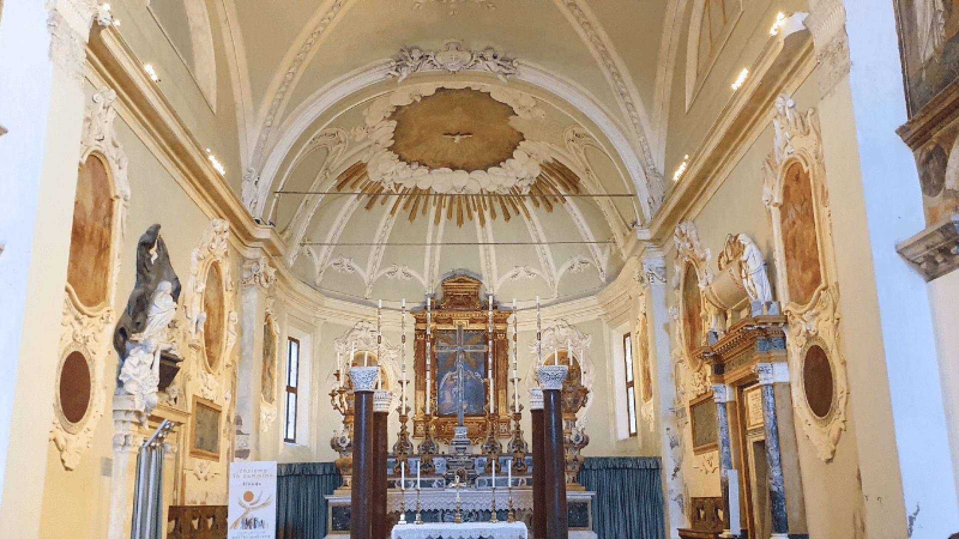 BASILICA OF SANT'APOLLINARE NUOVO, Interior