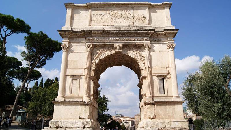 ARCH OF TITUS AND BASILICA OF MAXENTIUS