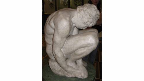 ERMITAGE, Michel-Ange Garcon Accroupi Salle 230