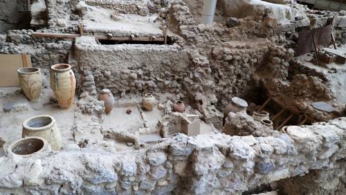 SITE ARCHÉOLOGIQUE D’AKROTIRI, Bâtiments Principaux - Ai Voice