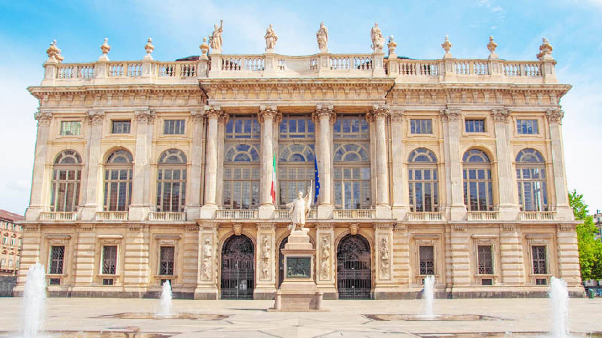 SCHLOSSPLATZ, Madama-Palast