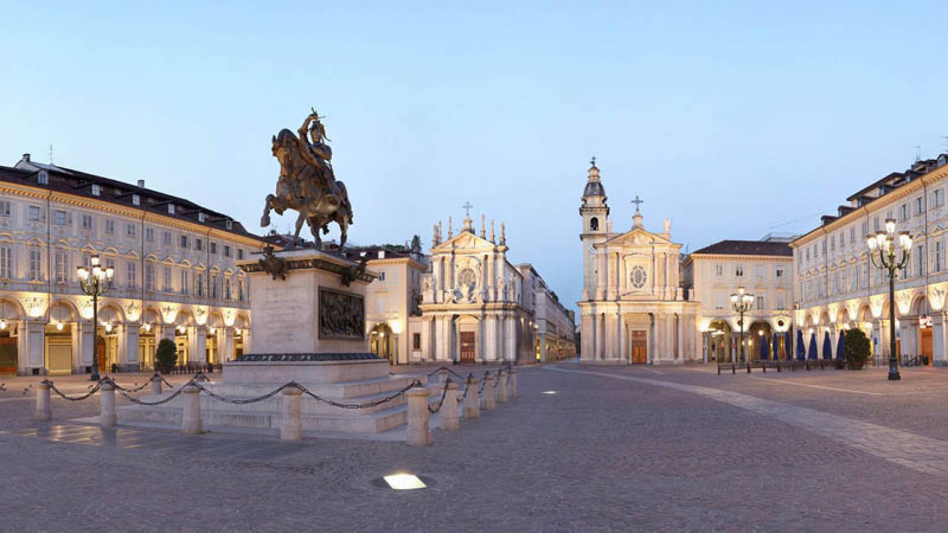 PIAZZA SAN CARLO, Visite