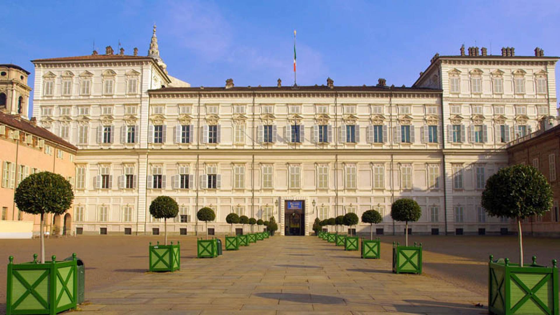 POLO REALE, Palacio Real Exterior