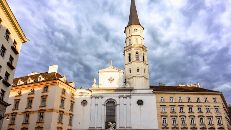 JOSEFPLATZ ET ÉGLISE DES AUGUSTINS